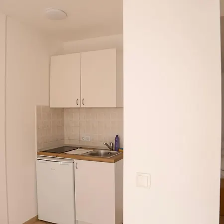 Lasic Guest house *