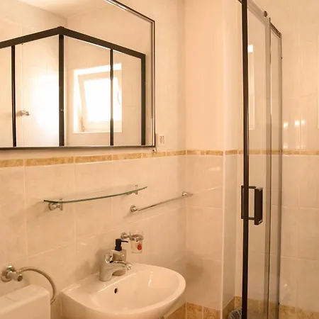 Lasic Guest house *