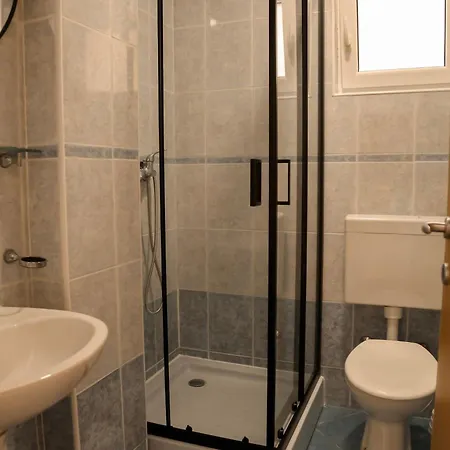 Lasic Guest house *